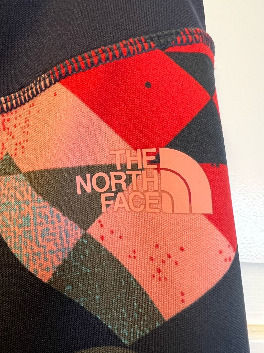 The North Face Women’s FlashDry Geometric Capri Leggings Size Medium Multicolor - Picture 3 of 11